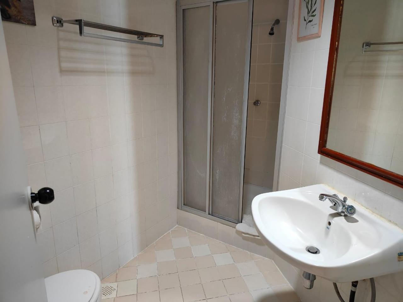 Rainbow Paradise Beachfront Penang Танджунг Бунга Екстериор снимка
