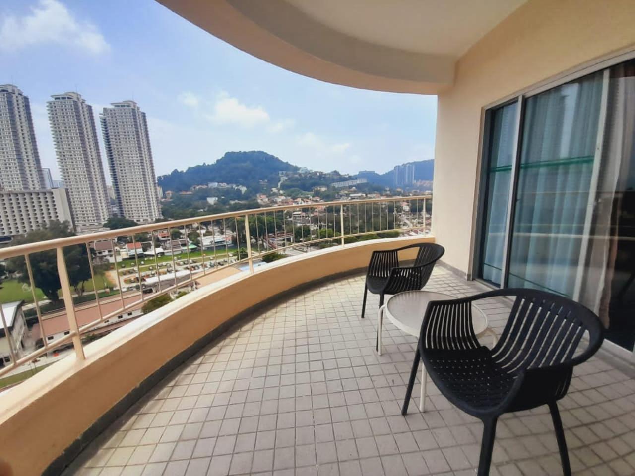 Rainbow Paradise Beachfront Penang Танджунг Бунга Екстериор снимка