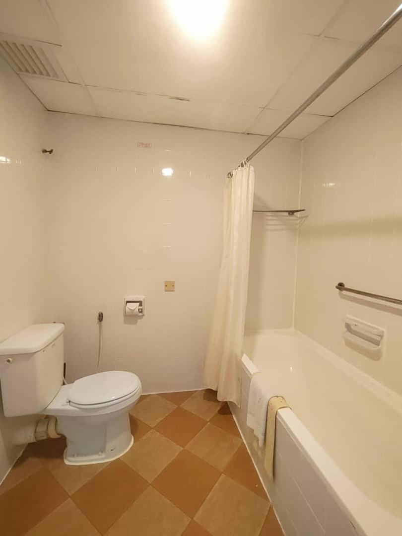 Rainbow Paradise Beachfront Penang Танджунг Бунга Екстериор снимка