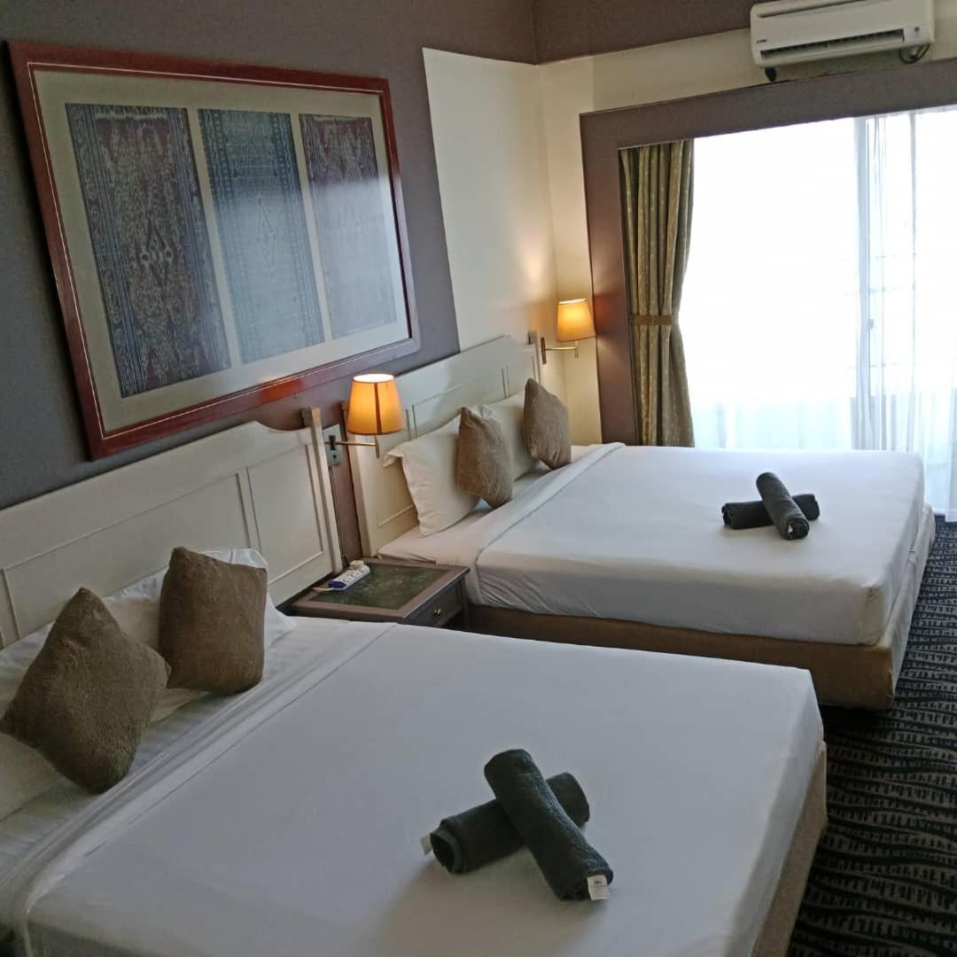 Rainbow Paradise Beachfront Penang Танджунг Бунга Екстериор снимка