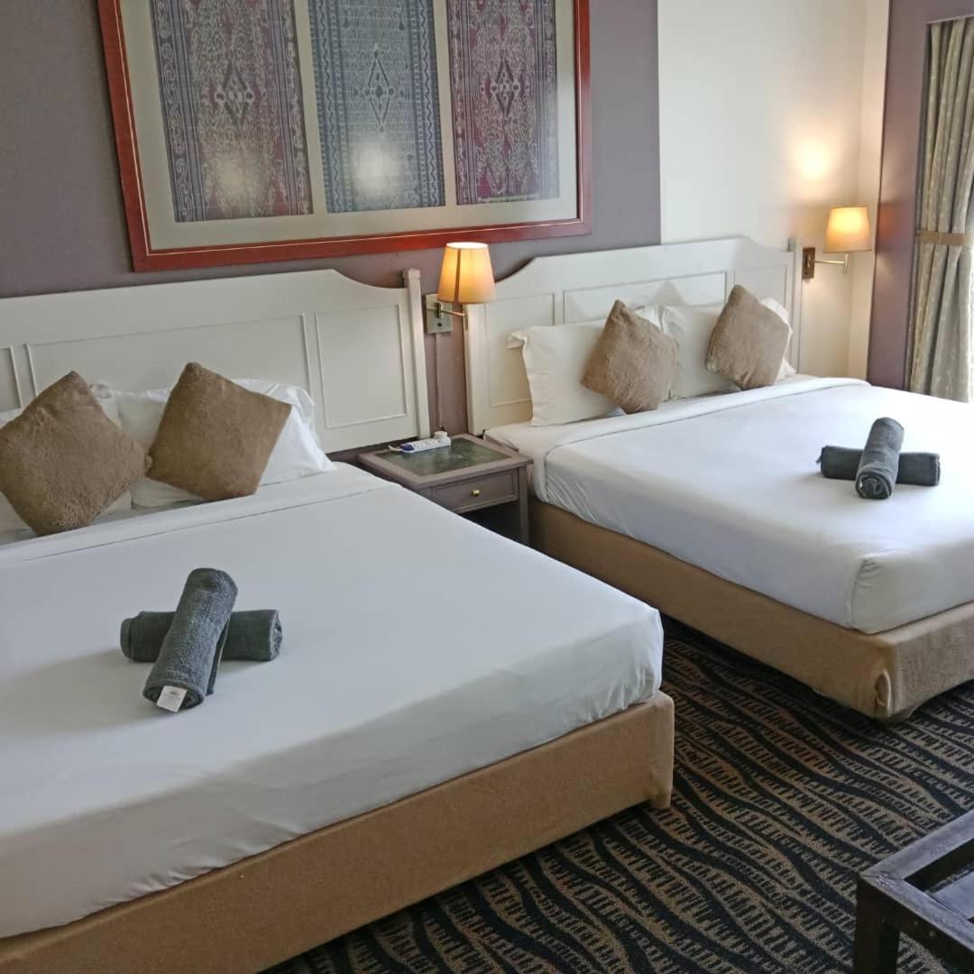 Rainbow Paradise Beachfront Penang Танджунг Бунга Екстериор снимка