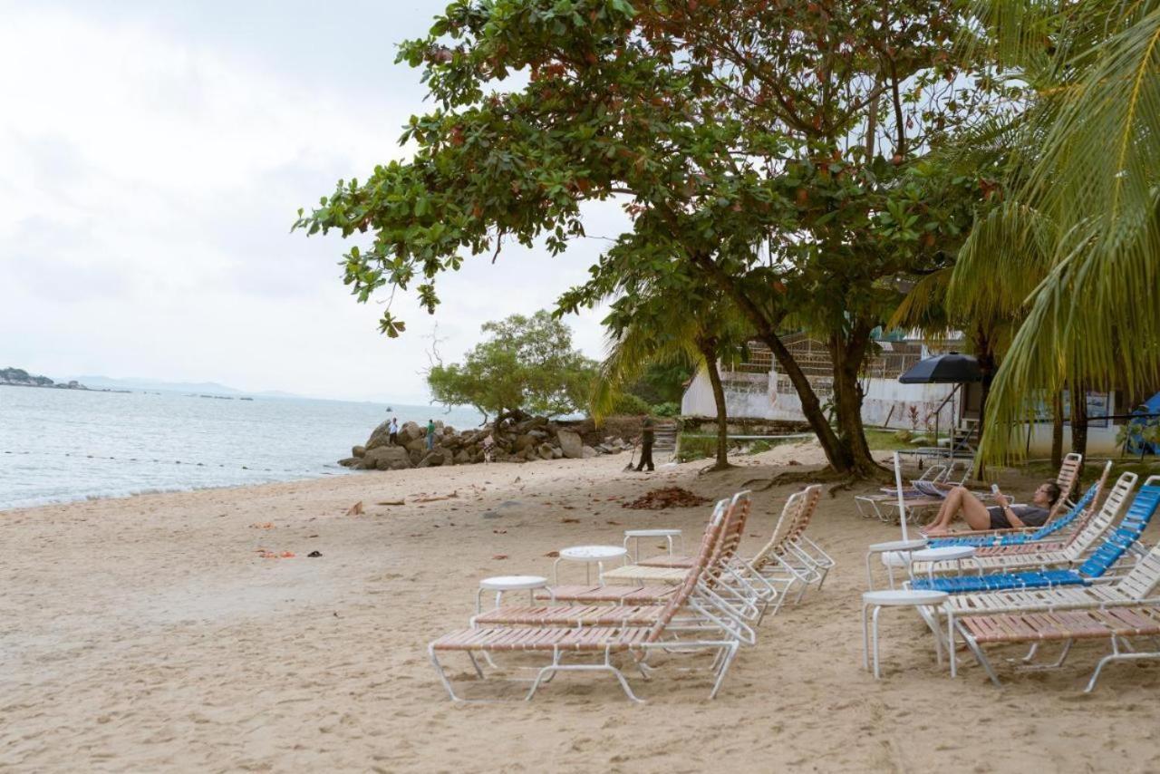 Rainbow Paradise Beachfront Penang Танджунг Бунга Екстериор снимка